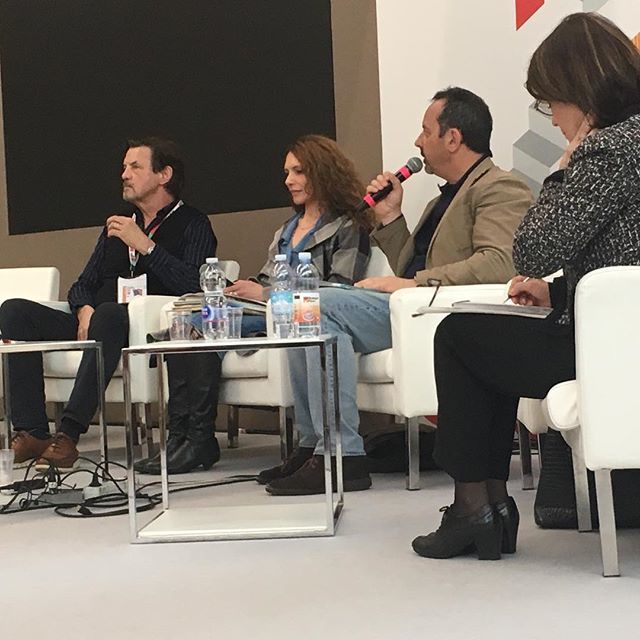 mostriselvaggi's tweet photo. Immagini e parole, le diverse vie del racconto - Peter Sís in conversation with Federica Iacobelli 
#bcbf19 #petersís https://t.co/ETPxW4T4Ym https://t.co/ObLVbojFSI