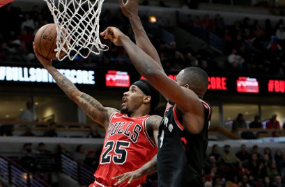 ChicagoSports's tweet photo. Walt Lemon Jr. wears No. 25 for 3 reasons: 

— Derrick Rose, his favorite player, wore it at Simeon
— To honor Ben Wilson, the Simeon star who was shot and killed in 1984
— And because his mother wore the number when she played high school volleyball

https://t.co/N5ndRfwxZl https://t.co/WMlBpoUSvu