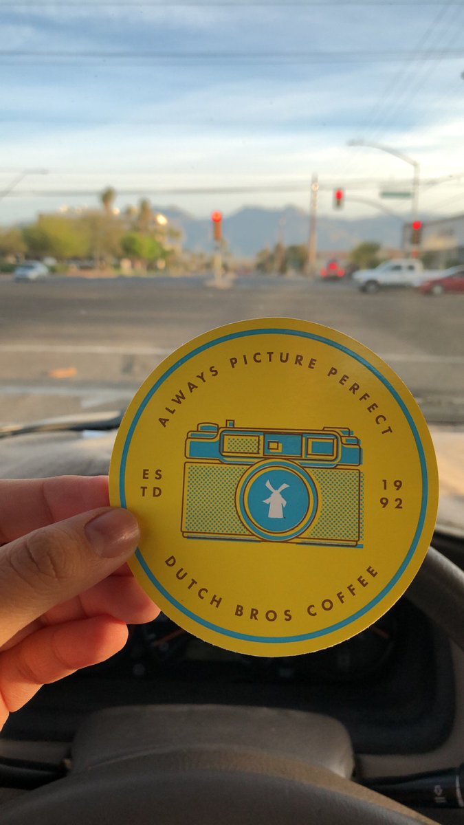 hellacedes's tweet photo. An #AlwaysPicturePerfect iced islander americano @dutchbrosaz @DutchBros https://t.co/h8gaMwn80R