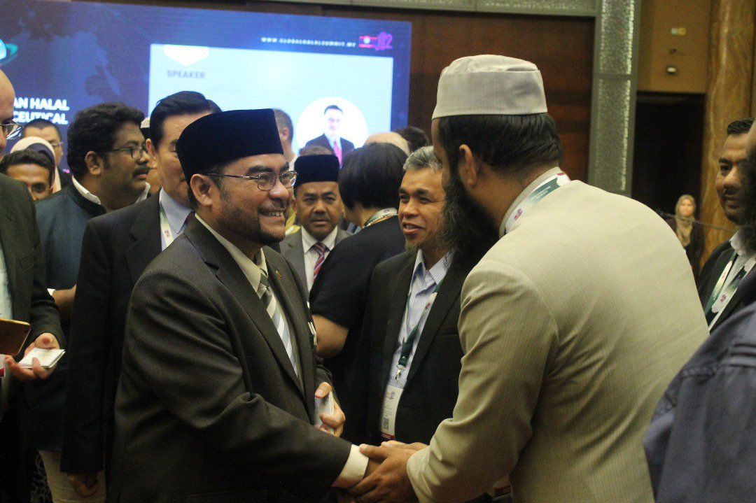 ghas2019's tweet photo. HCBC Meet & Greet with YB Datuk Seri Dr Mujahid bin Yusof @mujahidrawa π
#GHaS2019 #IHAB2019 #IHTCDP2019 #HCBC2019 #globalhalalsummit #halalmalaysia https://t.co/zufZ9rcdXo