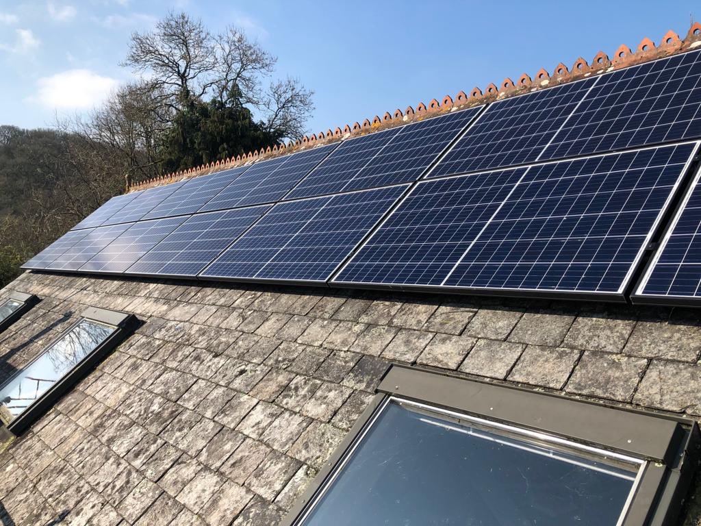 This time of year every year we get extremely busy installing solar PV. Here is some of our recent work that we have been doing. 😁👌🏻 #renewable #energy #solar #feedintarrif #heatpumps