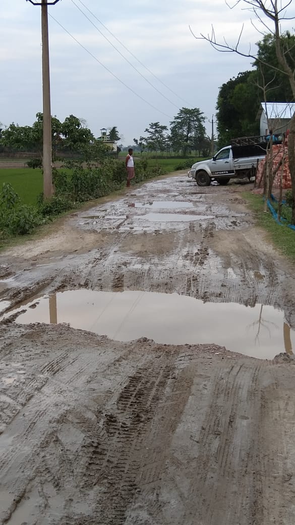 Imransikdar10's tweet photo. Vill.:- Baraibari
P.S.:-Gauripur
Dist.:-Dhubri
Pin.:-783339
State:-Assam
This is a pathway of several peoples, and you can see  how worst condition of the road is, this road is 1km away from the NH. so please take a immediate action and give pleasant movement for roaduser https://t.co/r2GcwqYOEi