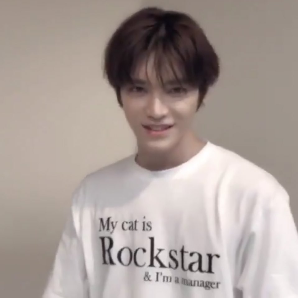Gem 잼 Nct Official Jp 태용 Taeyong Wearing Joe Hush My Cat Is A Rockstar I M A Manager T Shirt In White 42 000 Sold Out T Co Wibp8fpfqw T Co Uulx2whlan
