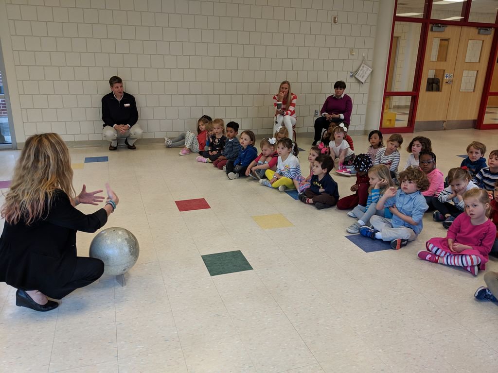 HiesPgc's tweet photo. Day 1 of #hiesgsr2019 meeting with the primary school students to learn about Earth's Moon and Saturn's moon, Titan with Dr. Amanda Hendrix @arh_moons #hiesglobal https://t.co/OCPska6j3P