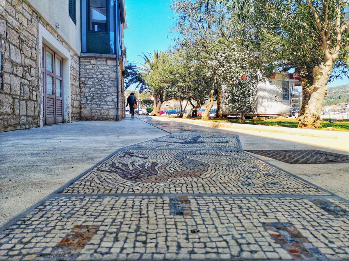 photoangie1988's tweet photo. #LukaMozaika #WorldsLongestMosaic #Mosaic #Art #VelaLuka #KorculaIsland #Dalmatia #Croatia #CroatiaFullOfLife #CroatiaFullOfCulture #VelaKukaFullOfArt #Lsvl #Ambalaža #MosaicWorkshop #travel #destination
@Croatia_hr
@lovecroatia
@cr0atianholiday
@DalmatiaTourist
@KorculaExplorer https://t.co/VPWGj1Vjzd