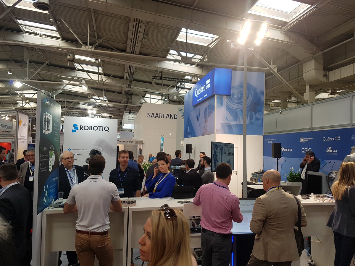 InvestQuebec's tweet photo. Notre équipe dans le feu de l'action à @hannover_messe, plus grand salon de technologie industrielle au monde! 

Une semaine chargée attend la délégation du Québec pour accélérer le virage numérique des PME et réduire l'écart de productivité entre le Québec et l'Ontario.  #HM19Qc https://t.co/jvHeerIsCm