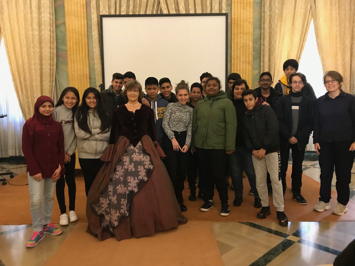 comunecb's tweet photo. Grande partecipazione da parte degli alunni delle scuole primarie e secondarie di #CiniselloBalsamo, che nelle scorse settimane, attraverso #visite #guidate, hanno ammirato le bellezze di villa Ghirlanda Silva e riscoperto un senso di appartenenza legato ai beni locali. https://t.co/jbc4EplaXO