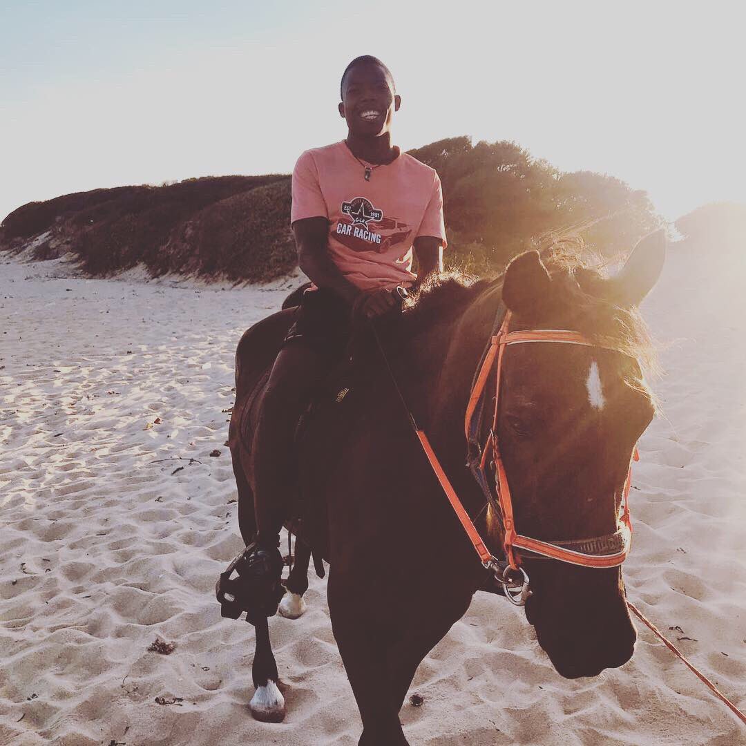Letsgetlost_SA's tweet photo. Imagine horse riding along one of the most besutiful beaches while watching the African sunset.
.
Imagine no more, our new package offering will include just that 🇲🇿!!
#Mozambique #Status54 #TravelAfrica #Africa #Kort6 #AfricansTravel #KnowYourAfrica #TravelAfrica https://t.co/t5syWCEk4D