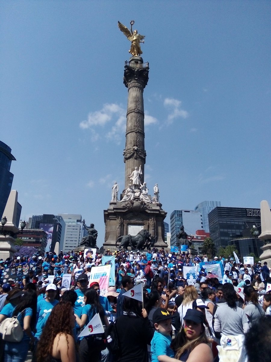PyBienestar's tweet image. #Díaazul Shanti presente en la caminata por el Autismo.