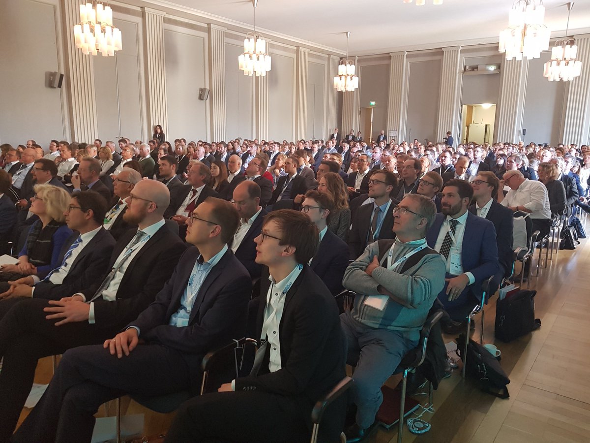 EgonWestphal's tweet photo. Mit u.a. StM @HubertAiwanger &amp; Prof. Dr. Bieberbach beim #Csells #Ministerdialog. Die #Energiezukunft ist digital &amp; dezentral - mittendrin der #Flexumer, der eigenen Strom flexibel für Wärme/Verkehr einsetzt &amp; speichert #energieistdigital #FfE #Bayernwerk https://t.co/w4U0C72uCO