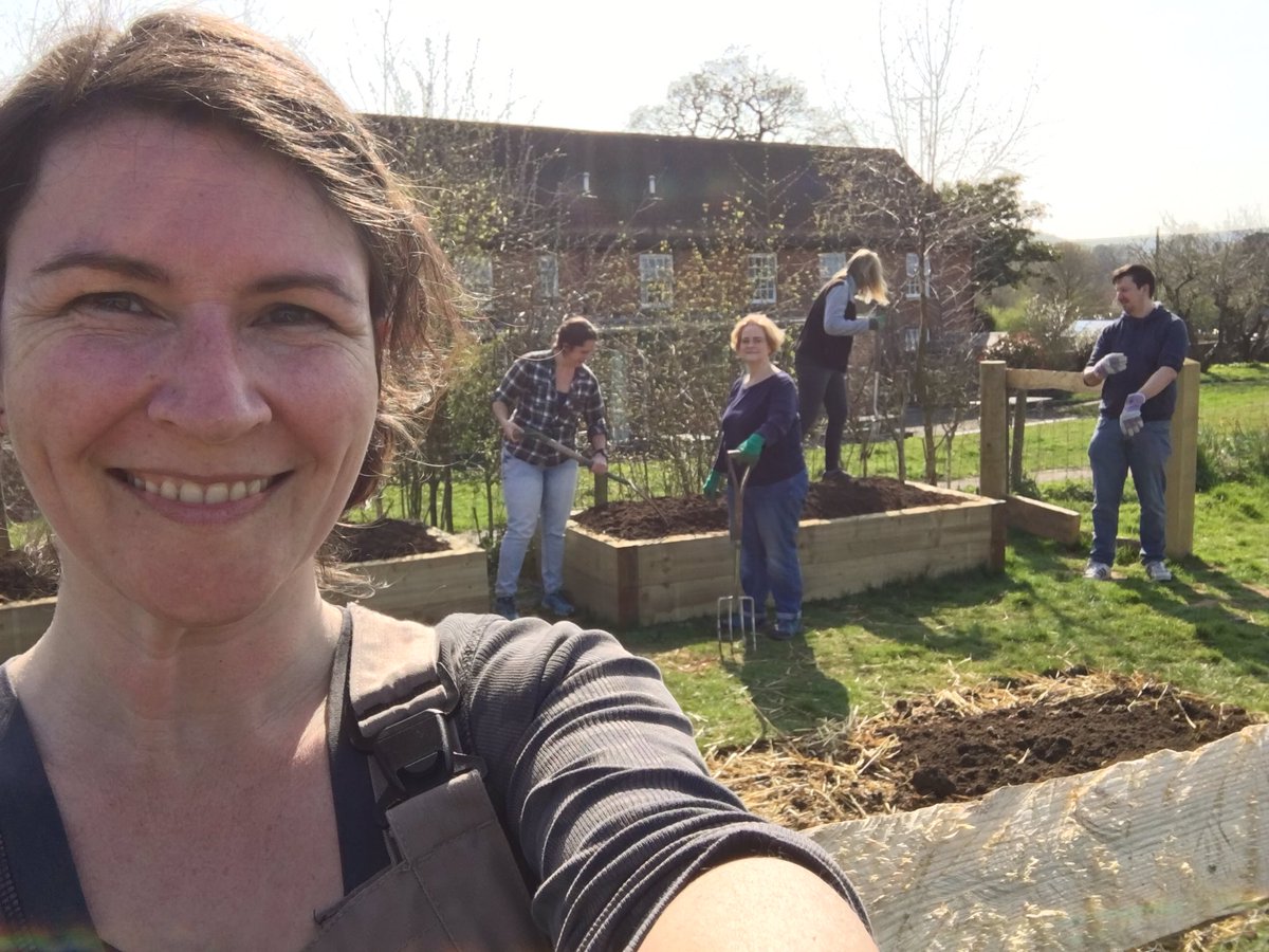 LydiaSchilbach's tweet photo. @WSCCNews @dkennard65 the #WSCC #Partnerships &amp; #Communities Team doing some hard farmy graft at East Clayton Farm for #TeamDay https://t.co/O28hjd4Qe9