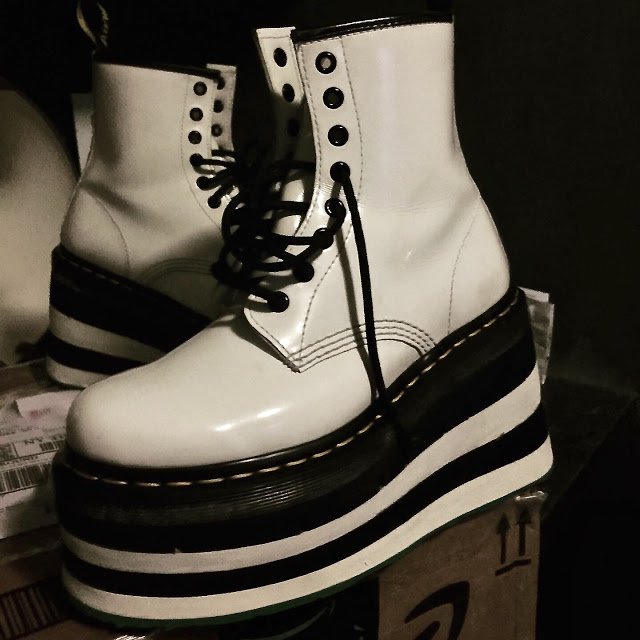 LYRAMAG's tweet photo. #MondayMotivation #SpringTime #Springcleaning Wardrobe RX  @MadamePaulette @BootRescue professional spot cleaners+ Vibram customized  outsoles  https://t.co/gpK1hd9Mpz fashion+function help https://t.co/GBFSwEieSo https://t.co/8i3CphpjA7