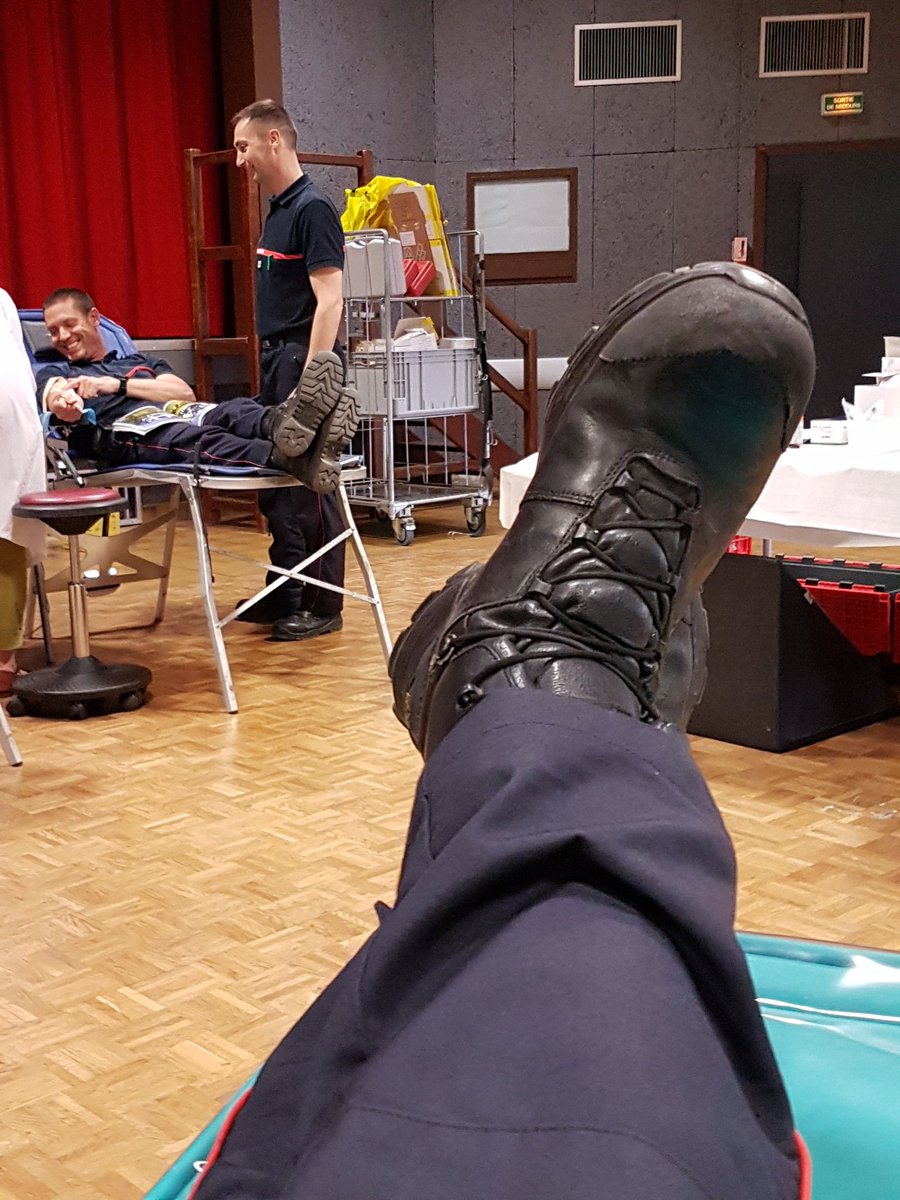pompiers36's tweet photo. Les @pompiers36 sont présents pour @EFS_dondesang Déols @Chateauroux36 @Indre36 https://t.co/0hPPT4vwBE
