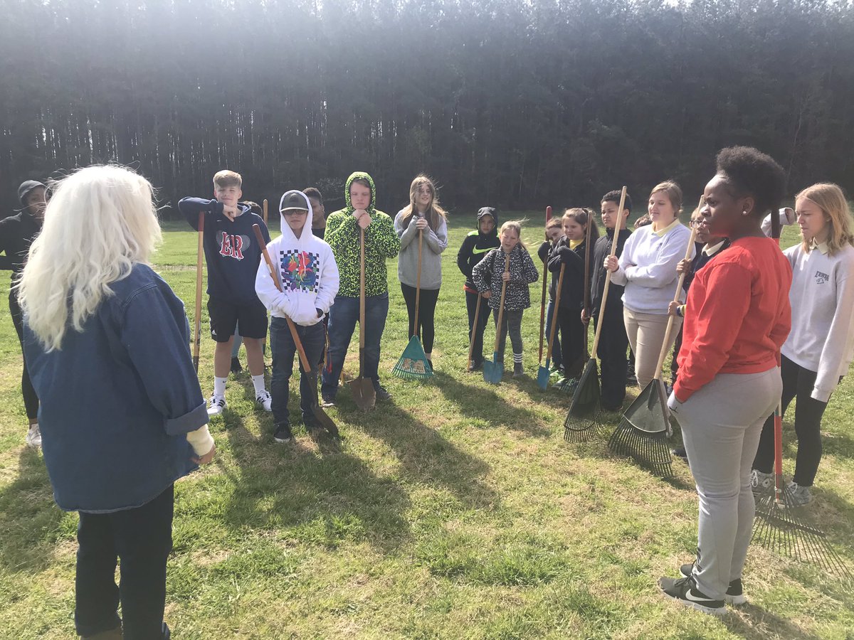 thompson_MES's tweet photo. Getting ready to clear a trail at Gold Hill Park for East Rowan Community Service Day! #wesERve https://t.co/XjIVzfQ8hk