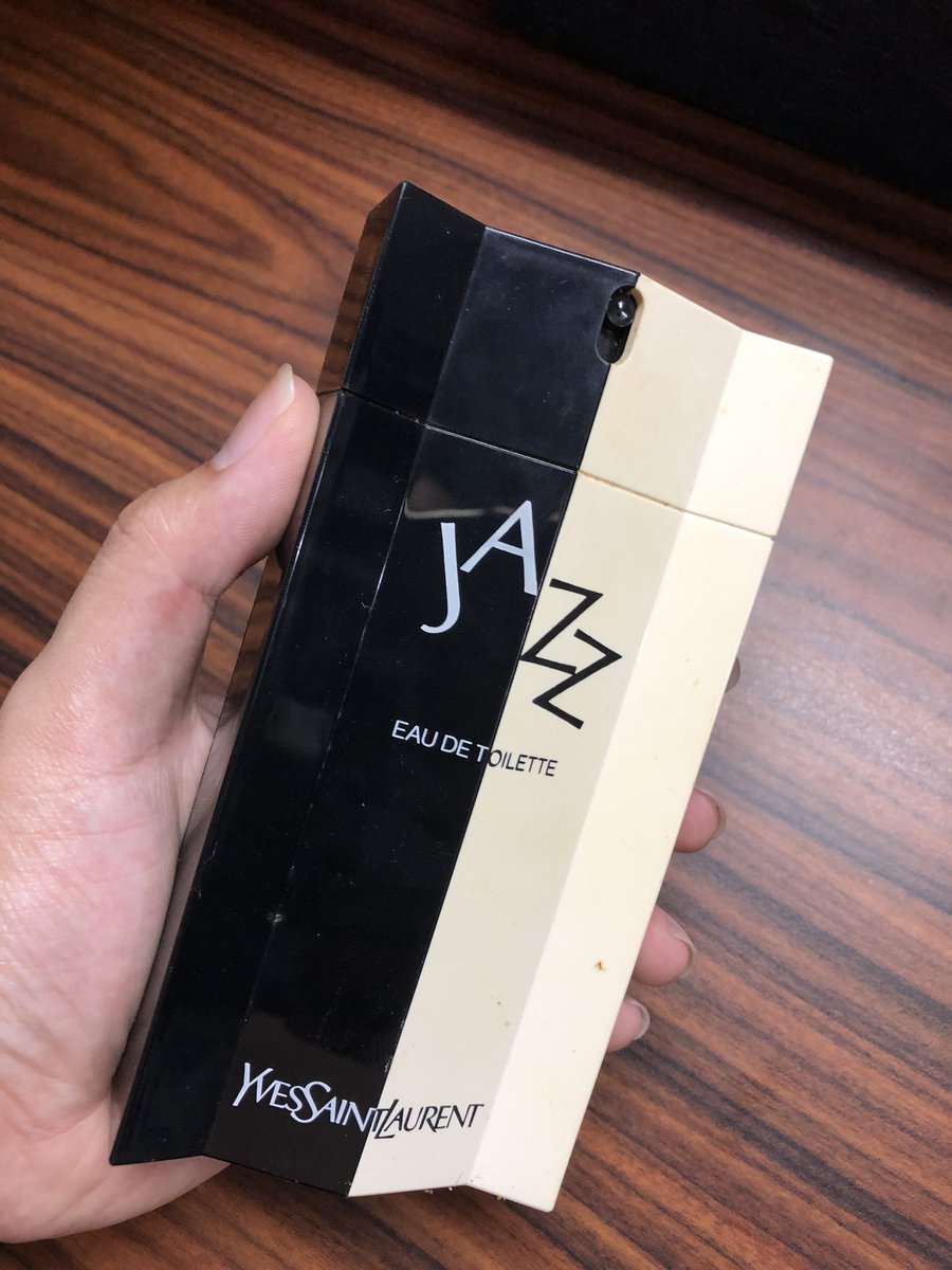 YSL Jazz. Black and white, as classic as it looks brings you the woody aromatic scent. Suitable for special occasion but evryday use pun okay hehe 8.5/10
