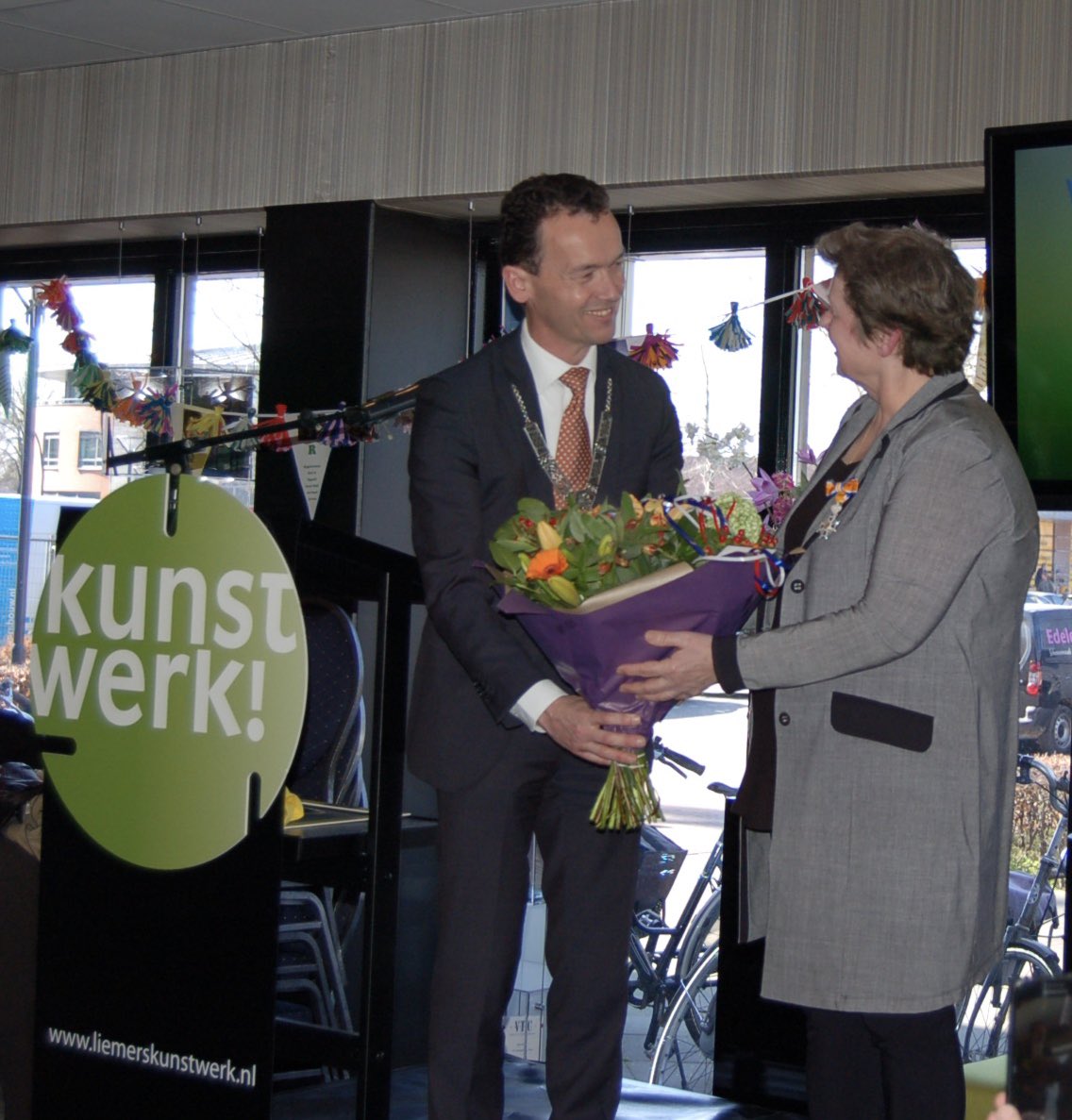 Zevenaar is een Ridder rijker. Al 25 jaar is Ingrid Mens verbonden aan het <a href="/liemersmuseum/">Kunstwerk! Liemers Museum</a>. En dat behaagt niet alleen Zijne Majesteit maar ook alle cultuur en kunstliefhebbers in de Liemers.