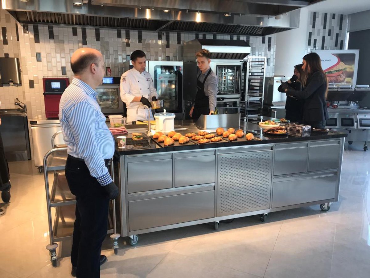 WelbiltEurope's tweet image. #Webilt Russia presented a range of #beverage and high speed #cooking solutions to a National Gas Station chain in Russia.
The team demonstrated the success of combining the #Merrychef e2s, @convotherm mini and the #ALBI4 #MultiplexBeverage dispenser.
#InspiredBySimplicty