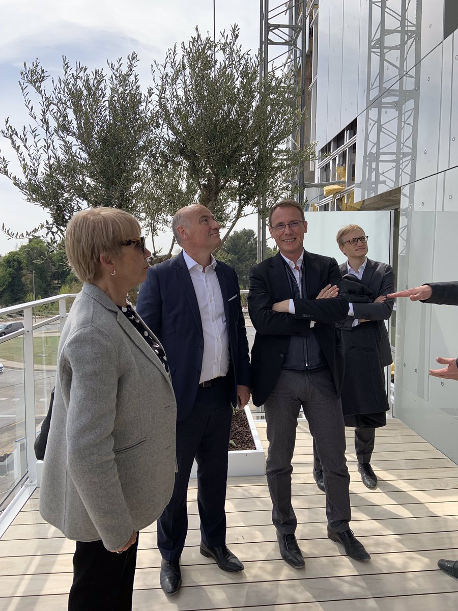 OpaliaUrbanWork's tweet photo. Monsieur le Maire de @CastelnauleLez @FLafforgue et la Directrice Générale des Services Madame Sarrazin sont venus visiter le programme #pradoconcorde et ses balcons fraîchement posés semaine dernière 😃
@HELENIS_Concept @OpaliaUrbanWork
#architecture #balcons #immobilier https://t.co/GI03vXWkHq
