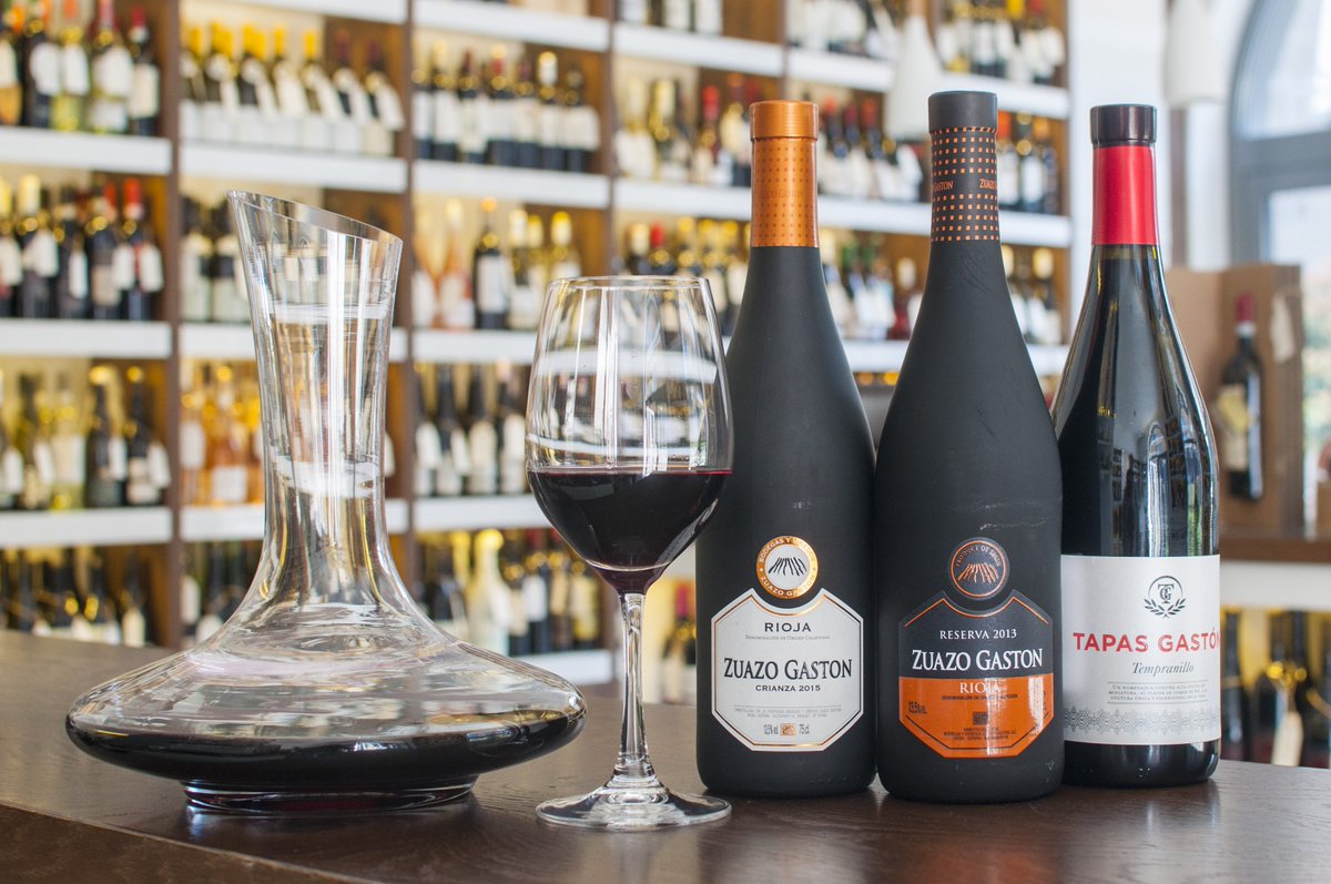 SpainFoodWineRS's tweet photo. Posetili smo 11. @winestyleserbia salon vina i uživali u sjajnim vinima iz Srbije, regiona, ali i Španije.
Posebna preporuka za @ZuazoGaston vina iz španske regije #Rioha, koja možete probati u vinoteci #WineCorner na Novom Beogradu. 🍷🇪🇸
#vinaŠpanije #WineStyleSalon #Španija https://t.co/NCi7hPAIKL