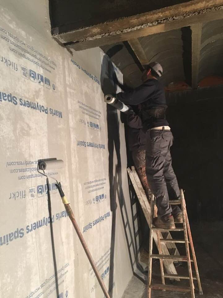MimperSpain's tweet photo. Oficio en estado puro...! 
Sistema Depósitos con 15 años garantía 😀 https://t.co/HLTi1bgjII