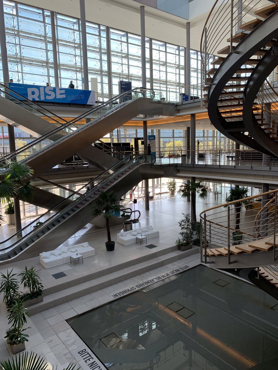 benjaminkrebs1's tweet image. Team #UnstructuredDataSolutions #Isilon getting ready to #RiseFY20 😎🤘🏻

Great things happening these days in #Leipzig 

Looking forward to #learning #collaboration and #fun with all of @DellEMC_DE