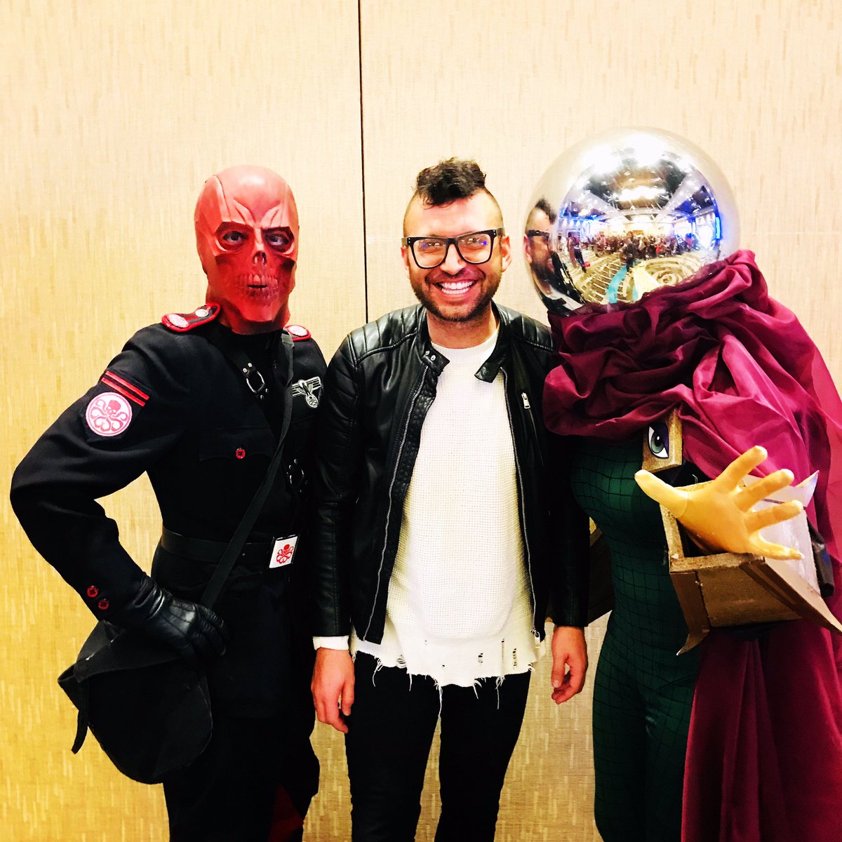 My first Comic-con with my two fave people....#islandentertainmentexpo #mysterio #redskull #Comic-con <a href="/Mare6868/">Mary-Helen McLeese</a>