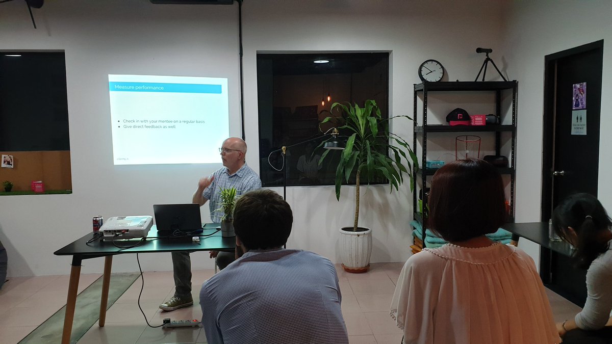 Wonderful workshop with @KeithIppel on mentoring best practices! We're very lucky to be joined by Keith all week as part of #frontierincubators who have been nothing short of mind blowing! #mentoring #incubation #cambodia #incubationforincubators