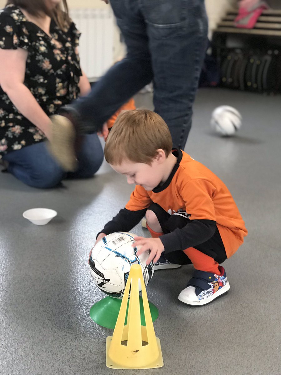 Our 2 year olds had lots of fun this morning playing in the park at our Huskar rooms academy 🍌🍎🌲 
lovely to see even more new faces 😁 well done guys ⚽️👍

#TeamOrange #Huskarrooms #silkstone #toddleractivites