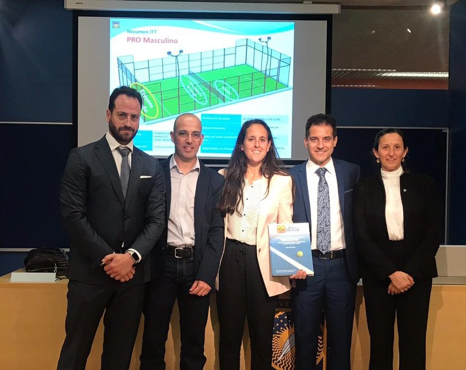 Gran día hoy de ciencia y padel. Enhorabuena <a href="/AnitaFdezdeosso/">Ana Fdez de Ossó</a> por esa magnifica defensa de tesis doctoral. Nueva doctora en world padel tour. 2da tesis doctoral de padel en España. Todo 1 lujo y 1 ejemplo