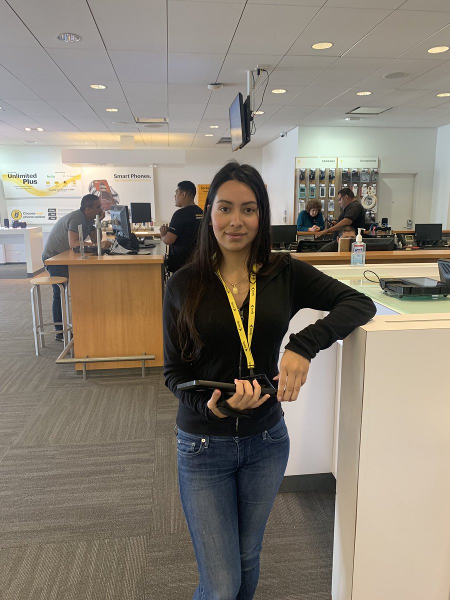 Proud trainer moment 🙌🏼STC Camper, Ashley, shared the benefits of # Lookout, that she learned last week to her customer and she said, YES! #SprintFUNdamentales