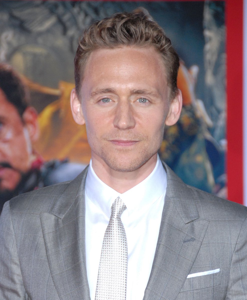 TomTheNextLevel's tweet photo. #MondaySpam #TomHiddleston at the Iron Man 3 Premiere, Los Angeles 24.4.2013 Bonus #ChrisHemsworth https://t.co/xNrJ2YDMbr