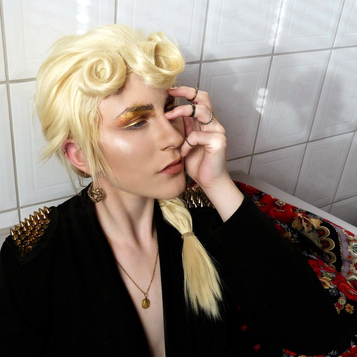 eturanator's tweet photo. Back to when my only choice to have a nice glow was to use acrylic paint bc I legit owned 0 eyeshadows #dontdothisathome

#giornogiovanna #giornocosplay #jjba #jjbacosplay https://t.co/yk3lrQSxj5