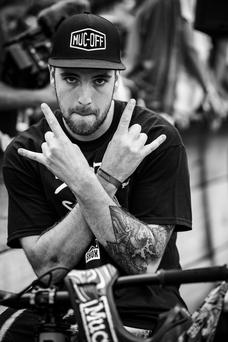 Afton Shoes tweet media