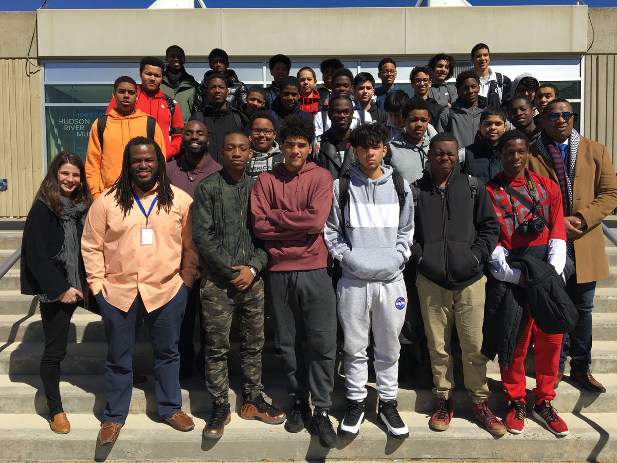 HudsonRivMuseum's tweet photo. The HRM continued it's partnership with @YonkersSchools and met with students from Riverside High School's @YonkersMBK Chapter to examine works on loan from #ArtBridges. Teens made connections between memes, selfies, & portraiture inspired by "Art & Identity." #MuseumEdMonday https://t.co/rtFUsQTdr6