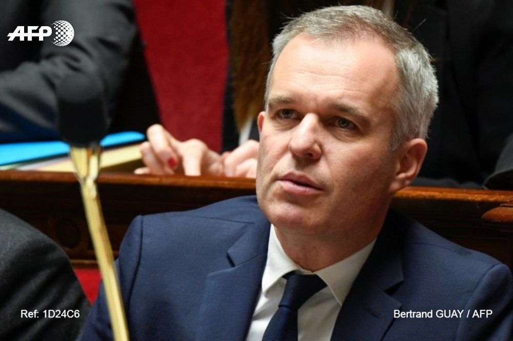 afpfr's tweet image. Electricité: les tarifs réglementés, gelés par le gouvernement cet hiver en pleine crise des "gilets jaunes", vont augmenter "pendant l'été", a confirmé le ministre de la Transition écologique et solidaire François de Rugy u.afp.com/Jc7j #AFP