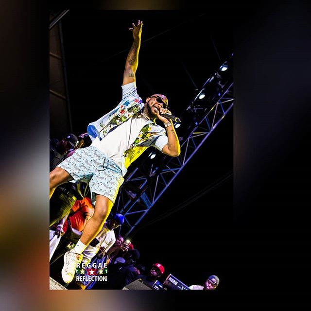 1EmpressK's tweet photo. #Africa meets #Jamaica ! All the way from #Lagos #Nigeria @davidoOfficial had a great performance at the #LWTFT #BujuInParadise #NassauBahamas ⠀
⠀
#AfroBeat #Reggae #Fall @Live97.5 #Live975.com #ReggaeReflection Photo by @1empressk #LongWalkToFreedom… https://t.co/2yggxNn7mg https://t.co/9VAYOJfHHD