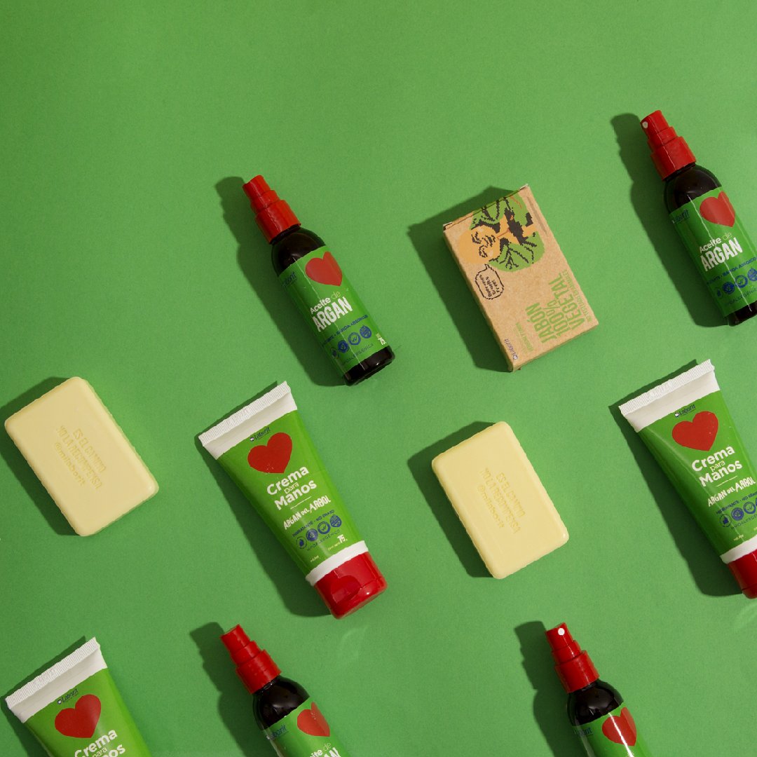 milaborit's tweet photo. Estamos orgullosos de ser:
#100%Natural 💚
#Veganos 🌿
#CrueltyFree 🐰
#NoGrasa 💪 https://t.co/Jk99xE2kbj