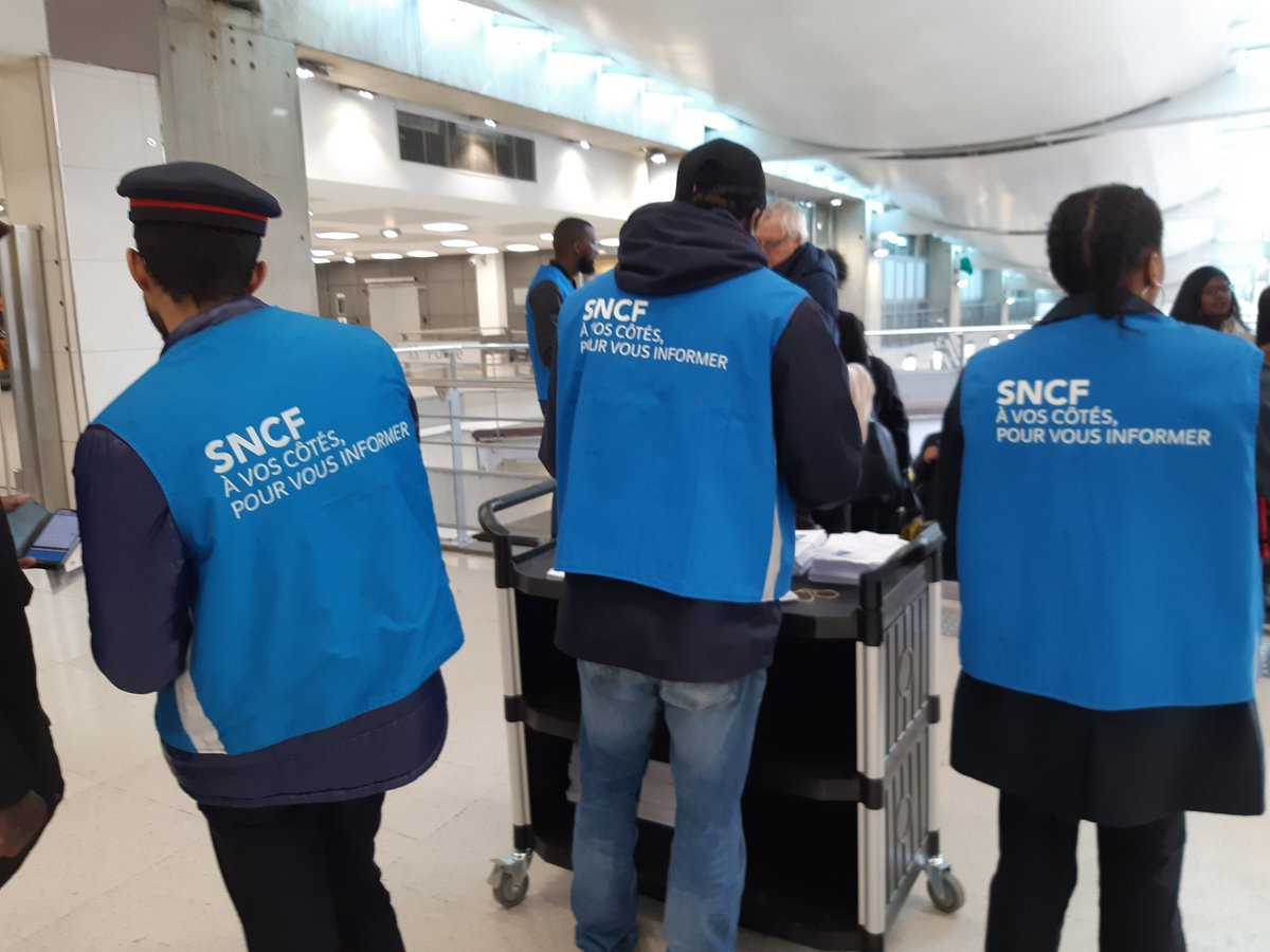 fredbell75's tweet photo. Les équipes escale et vente de #parisnord mobilisées pour vous parler du service https://t.co/Iz0r7Byftm
Via le digital un service du client personnalisé @Aziza_Navigo @carolefo75 @EscaleVentePN @FouziaHocini https://t.co/QgoPUt7lH4