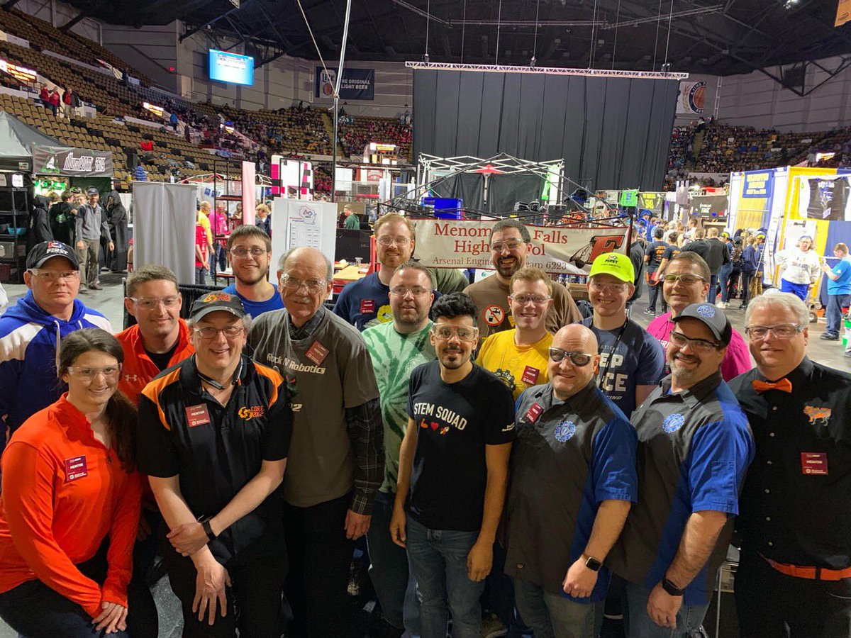 JayFlores2032's tweet photo. THANK YOU @rokautomation @FRCTeams mentors! You are what takes the impact of our investment in #FIRST to the next level! #InspiringYoungMinds 💪🏽❤️🚀 https://t.co/JQlIQaDY3L