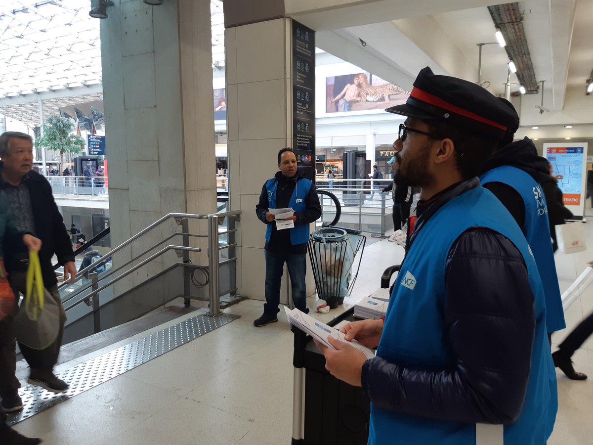 fredbell75's tweet photo. Les équipes escale et vente de #parisnord mobilisées pour vous parler du service https://t.co/Iz0r7Byftm
Via le digital un service du client personnalisé @Aziza_Navigo @carolefo75 @EscaleVentePN @FouziaHocini https://t.co/QgoPUt7lH4