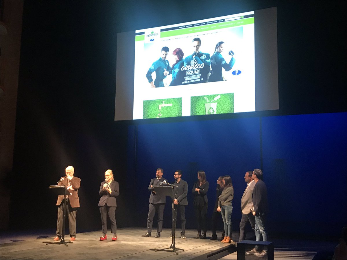 RicreaAcciaio's tweet photo. Al @Piccolo_Teatro di Milano @AlbertoContri ripercorre 20anni di campagne di successo di @pubbliprogresso e cita i Consorzi  @RicreaAcciaio @ConsorzioCIAL @Corepla_Riciclo soci sostenitori da 3 anni per la campagna #CIRIESCO https://t.co/c5y9lecyHG