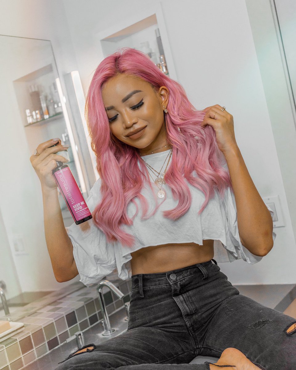 Pink is my color this season 💕 And I’ve been using the new <a href="/matrixfamily/">MATRIX</a> #KeepMeVivid Color Lamination Spray to keep my hair vibrant for the warmer days to come! ✨ #MatrixPartner #TotalResults