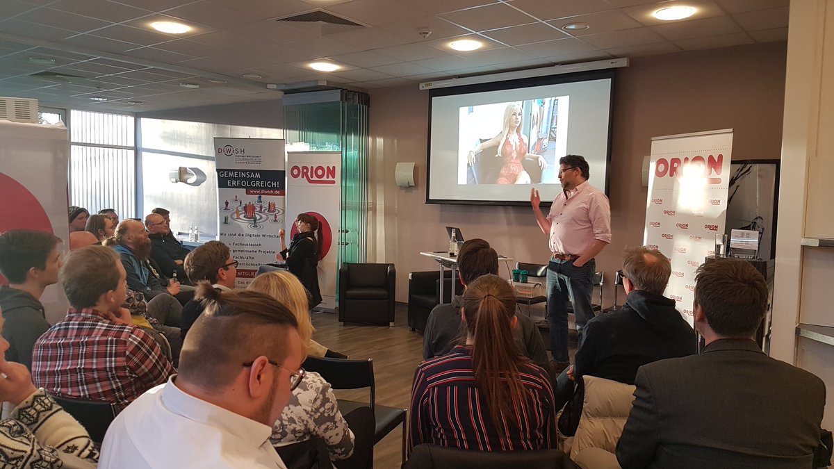 KI-Sexpuppe Harmony bei @OrionVersand. Wer haftet bei machinelearning? Christian Schmidt mit einer Schmunzelsession zum 1. April ^ls

<a href="/CampMontagFL/">CampMontag Flensburg</a> <a href="/Cluster_DiWiSH/">Cluster DiWiSH</a> #deeplearning #session #haftung #recht #KI