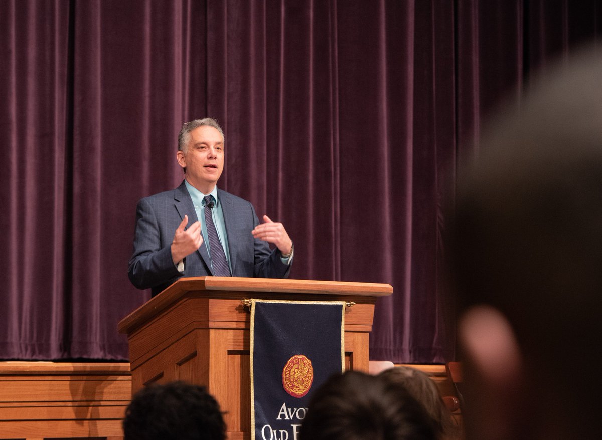avonoldfarms's tweet photo. For our annual Evans History Initiative, author and philosopher Lee McIntyre spoke to the student body today about his book "Post-Truth". He encouraged students to realize their tendency to seek out opinions that agree with their own and to think critically. #IntegrityAtAvon https://t.co/EU6aHiHa9G