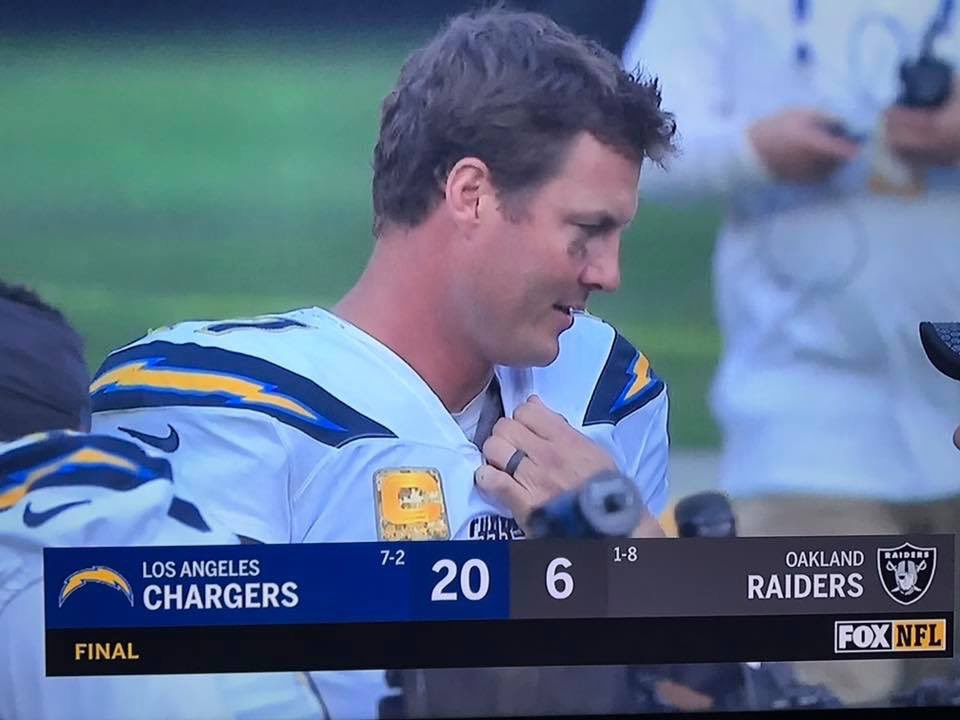 diehardboltclub's tweet image. Happy Monday Everyone! If you are dragging today....maybe this might cheer you up? #sixpoints 😂😂😂⚡️⚡️⚡️⚡️ #intheirhouse
