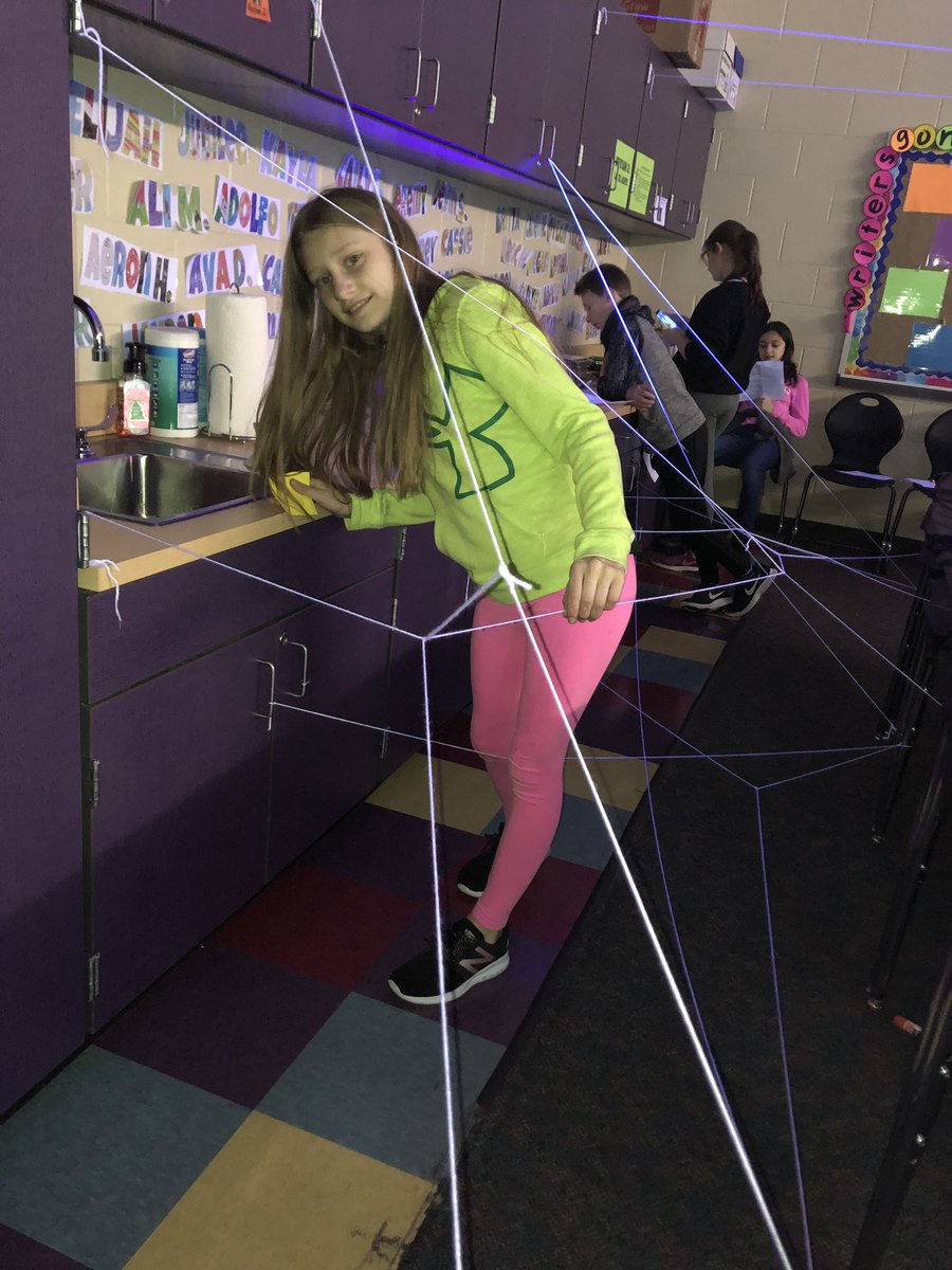 hunsbergern5's tweet photo. Mr. Nofzigerโs class reviewing informational text. I loved the conversations I heard at each station about the text they were reading. #Glowdays #OtsegoKnights https://t.co/0viOlrX3KS