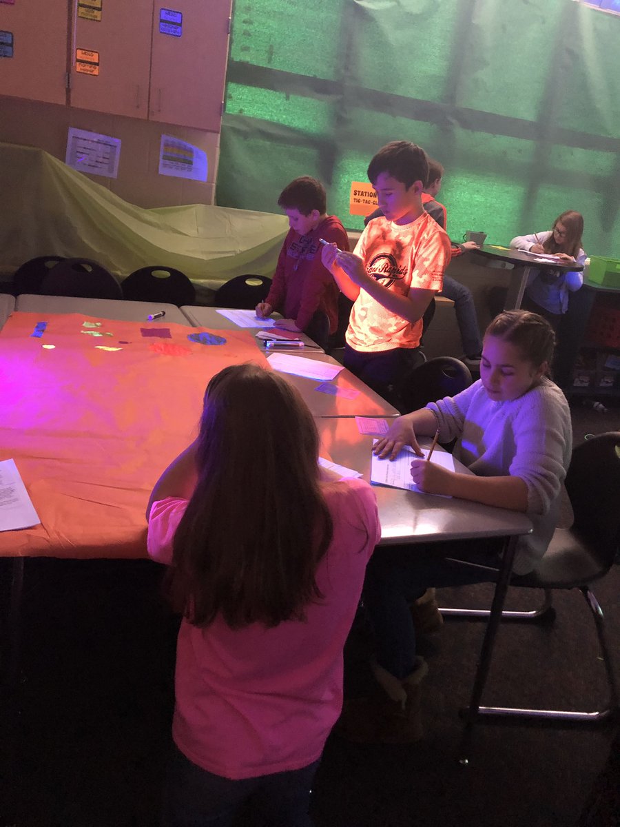 hunsbergern5's tweet photo. Mr. Nofzigerโs class reviewing informational text. I loved the conversations I heard at each station about the text they were reading. #Glowdays #OtsegoKnights https://t.co/0viOlrX3KS