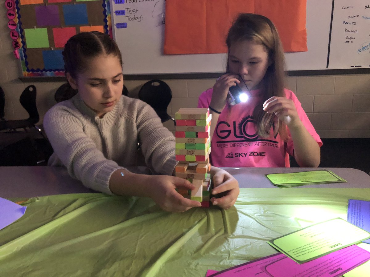 hunsbergern5's tweet photo. Mr. Nofzigerโs class reviewing informational text. I loved the conversations I heard at each station about the text they were reading. #Glowdays #OtsegoKnights https://t.co/0viOlrX3KS
