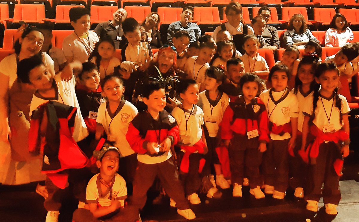 Circonciente's tweet photo. ¡Comenzamos con teatro escolar! 🌱💚🤡 Si quieres traer a tu escuela envíanos un DM 💫 @CCB_INBAL #Risasdepapel #Circonciente https://t.co/NArFgy2PMo