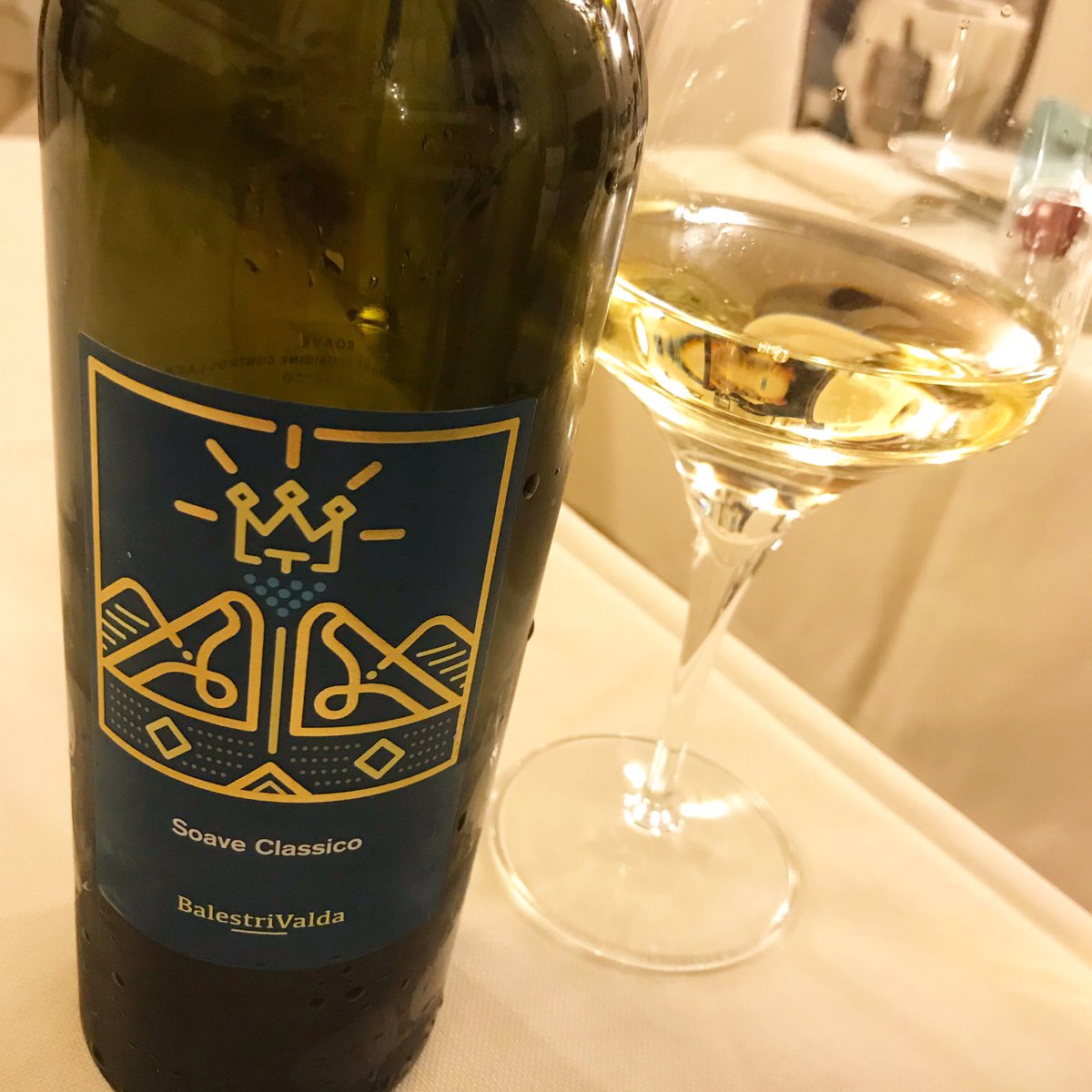 corinnekeddie's tweet photo. I drink local wines when travelling, especially small producers. Soave is refreshing with crisp acidity, floral + citrus notes @laura_makeswine #365daysofwine #wine #winetasting #winelover #mwstudent #wineoftheday #winereview #winelife #winetime #winery #vin #vino #verona #soave https://t.co/guOI7amgDU